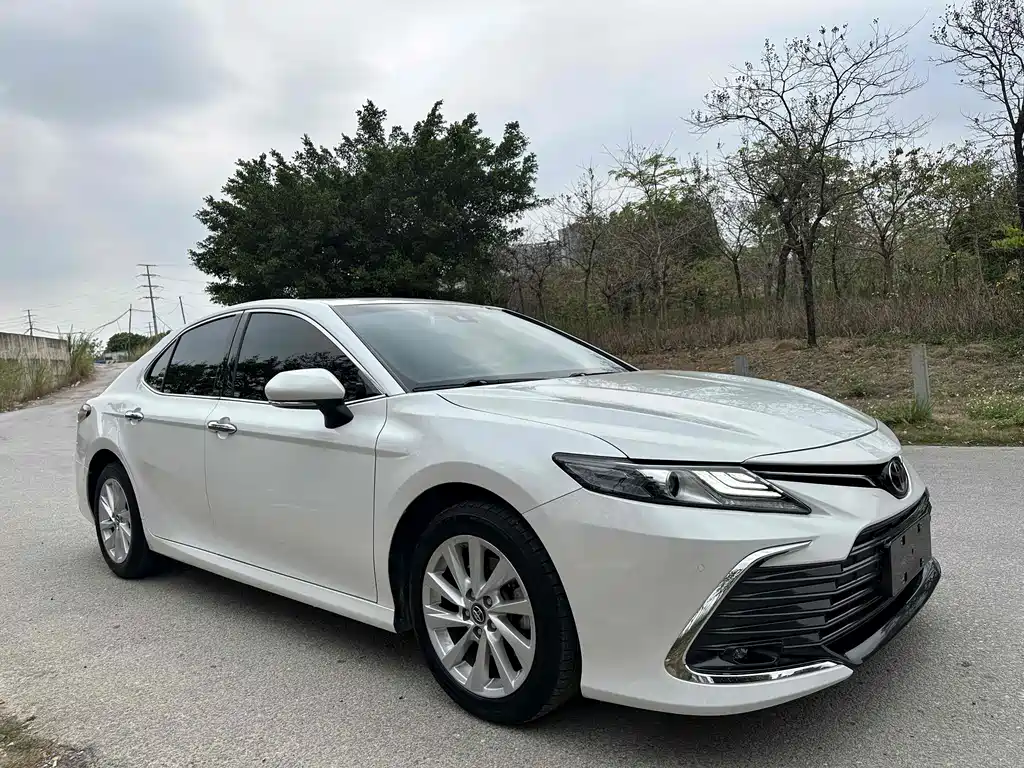 Toyota Camry 2022 — фото 3