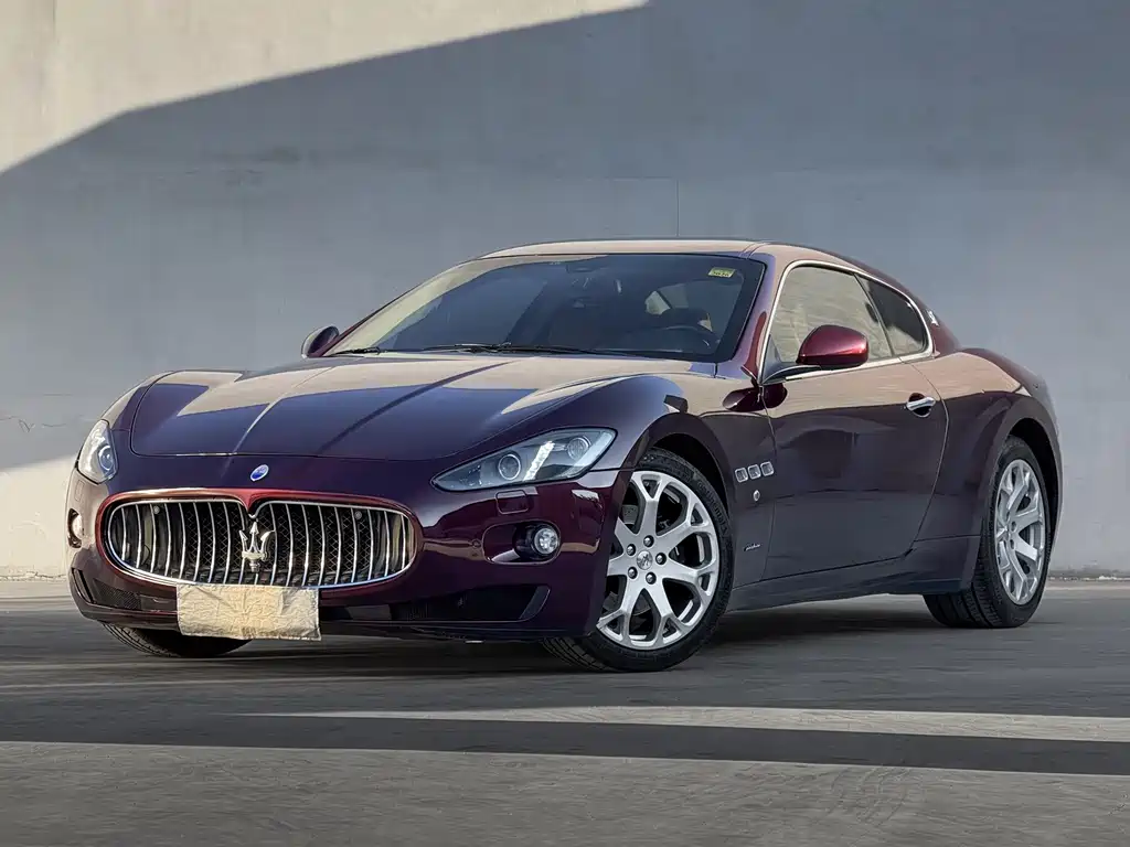 Maserati GranTurismo 2018 — фото 1