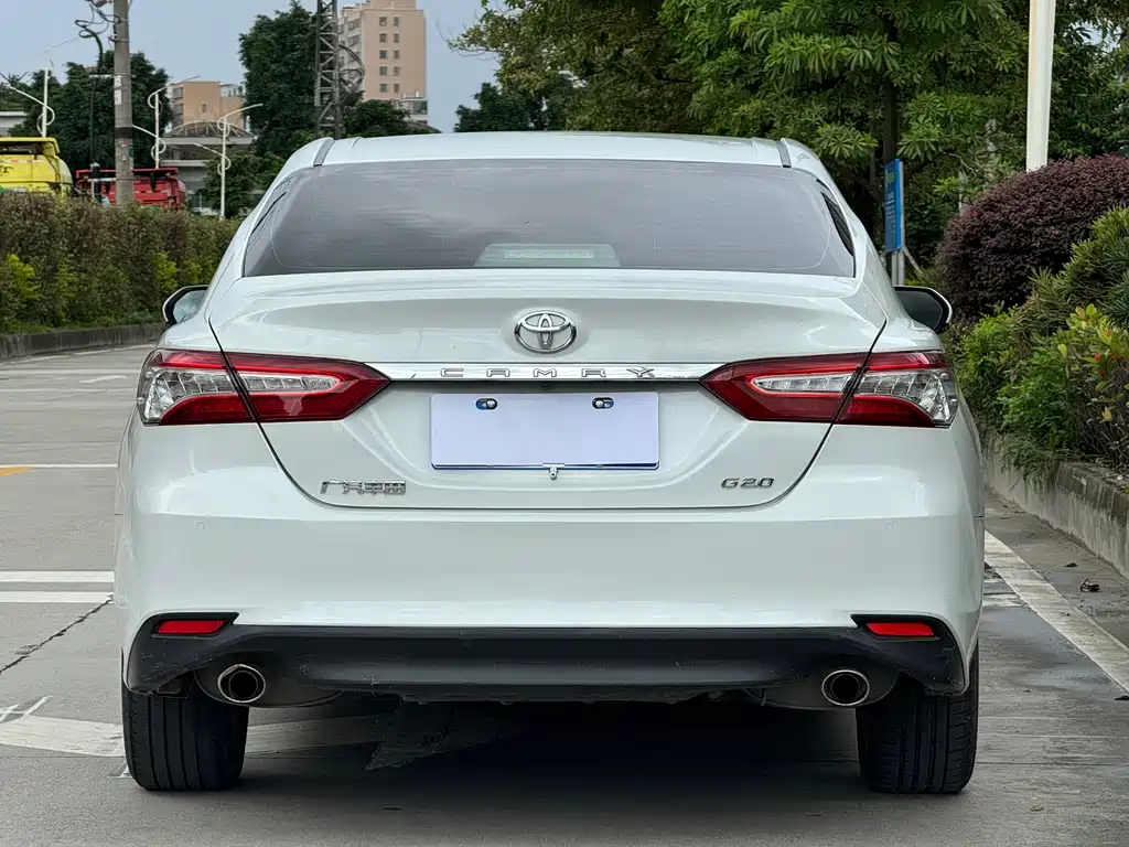Toyota Camry 2019 — фото 7