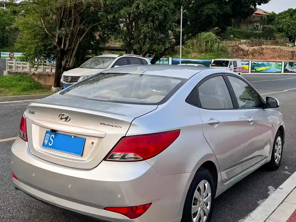 Hyundai Verna 2014 — фото 5