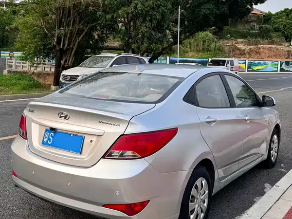 Hyundai Accent 2014