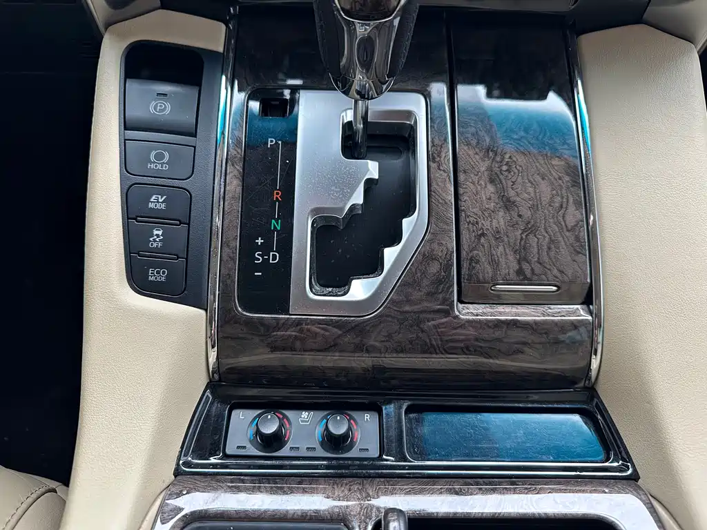 Toyota Alphard 2021 — фото 14