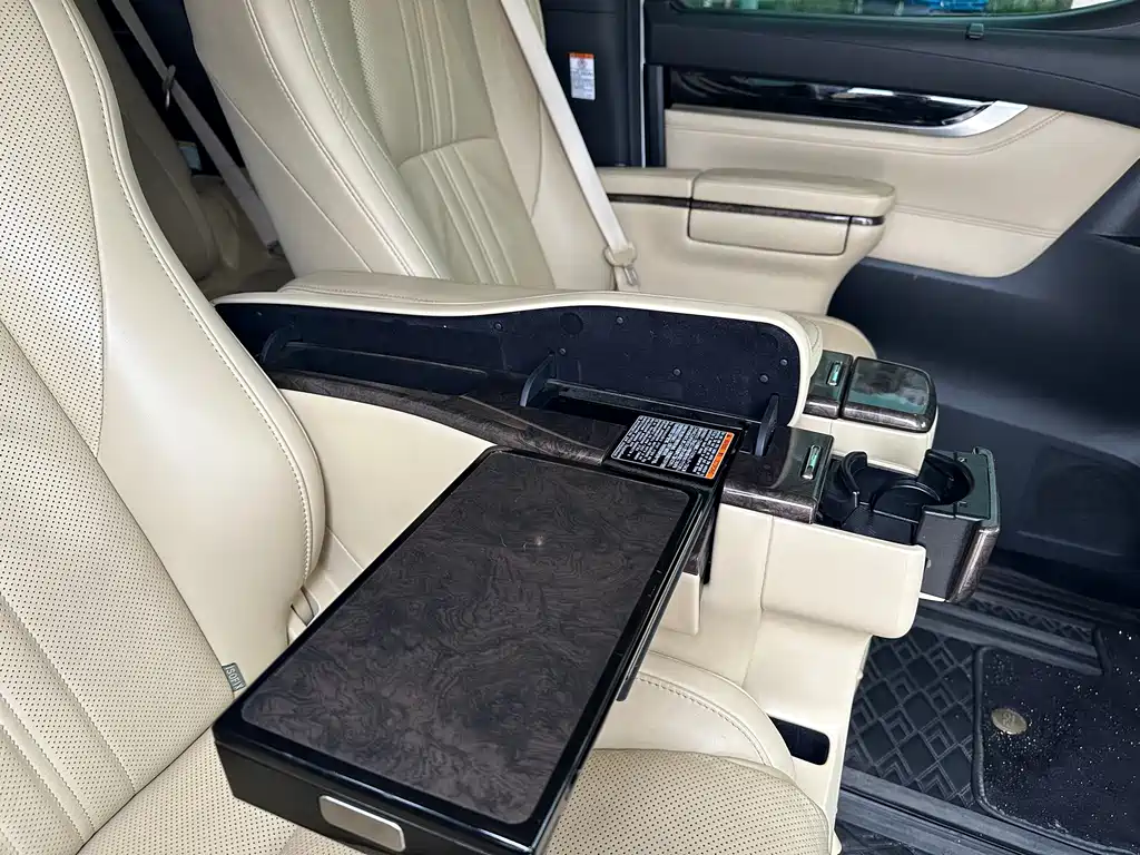 Toyota Alphard 2021 — фото 10