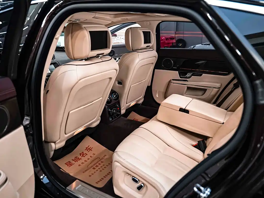 Jaguar XJ 2013 — фото 20