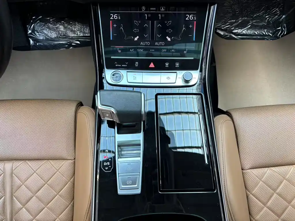 Audi A8 2021 — фото 11