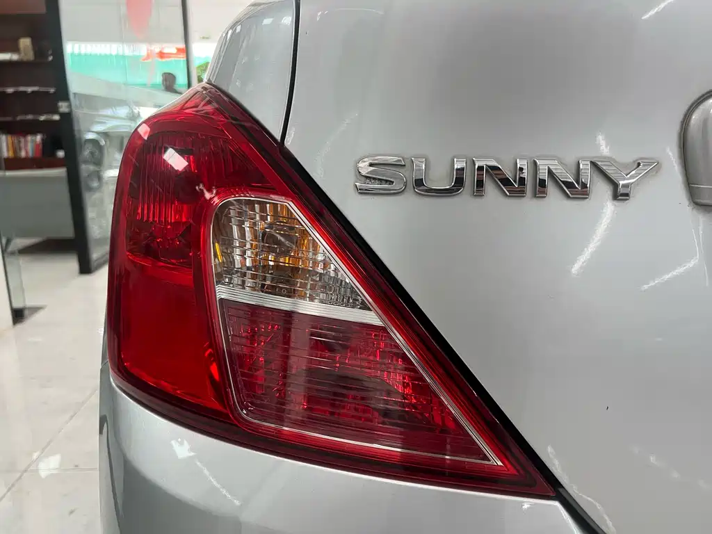 Nissan Sunny 2016 — фото 15