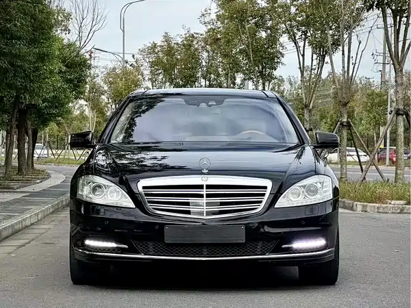 Mercedes-Benz S-Class 2010