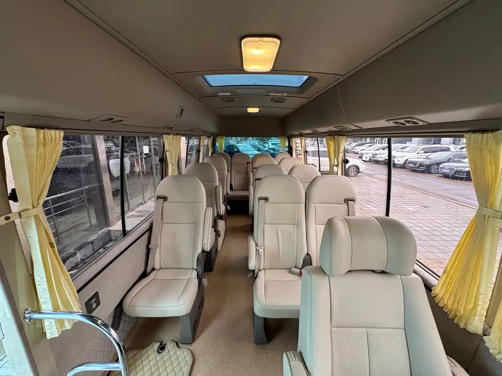 Toyota Coaster 2017 — фото 11