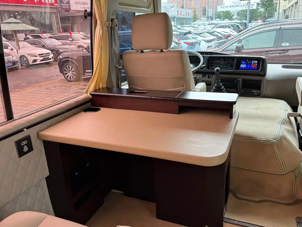 Toyota Coaster 2017 — фото 13