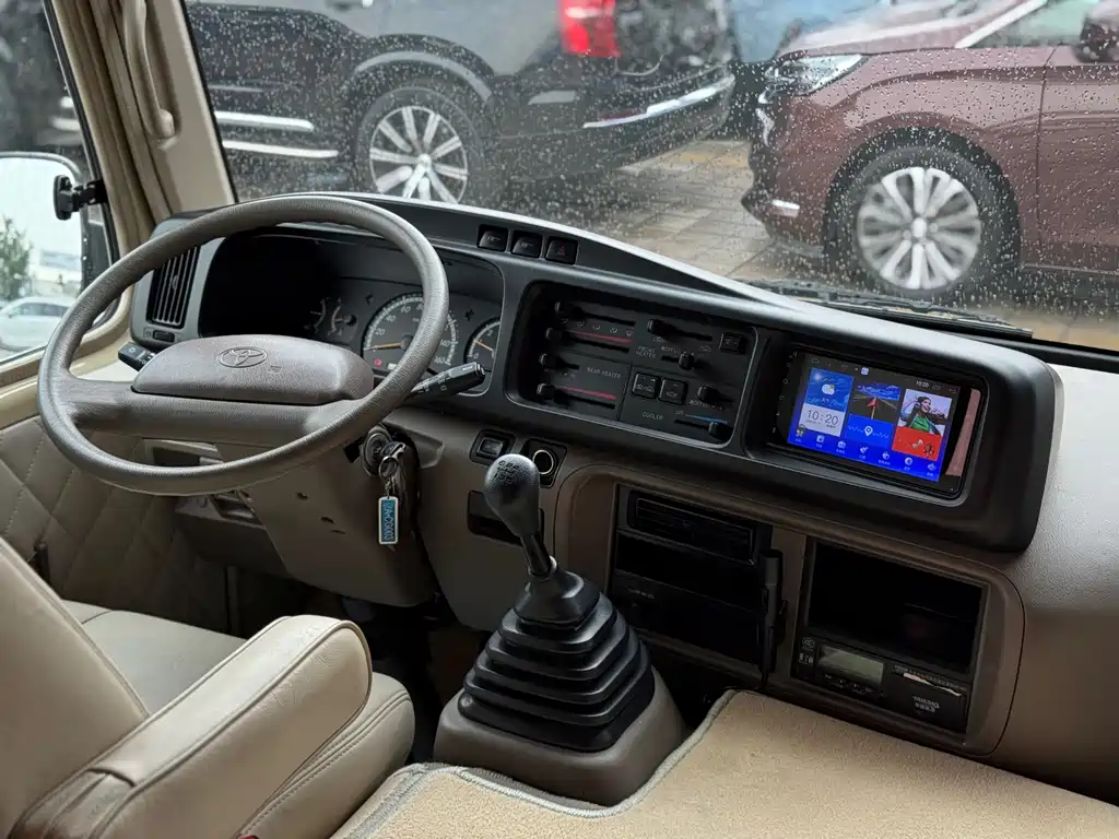 Toyota Coaster 2017 — фото 22
