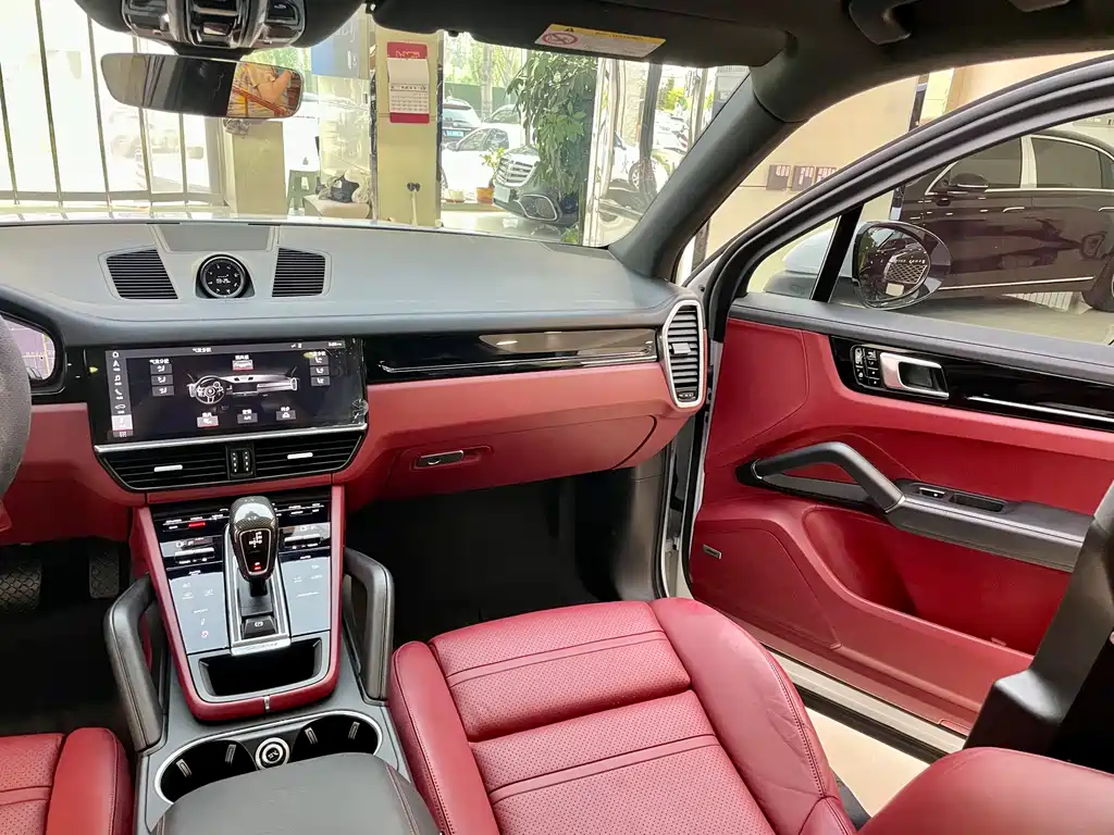 Porsche Cayenne 2019 — фото 15
