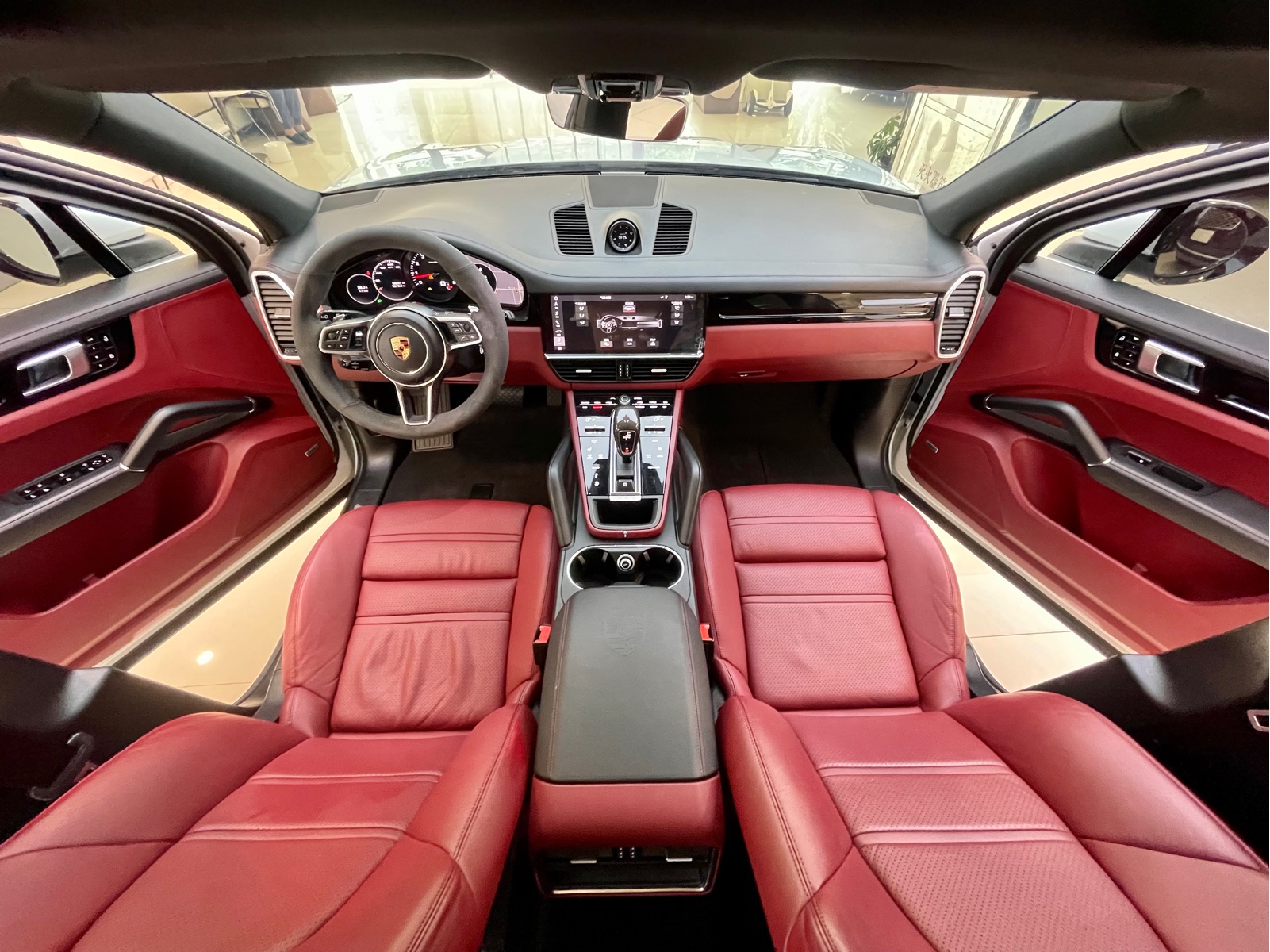 Porsche Cayenne 2019 — фото 16
