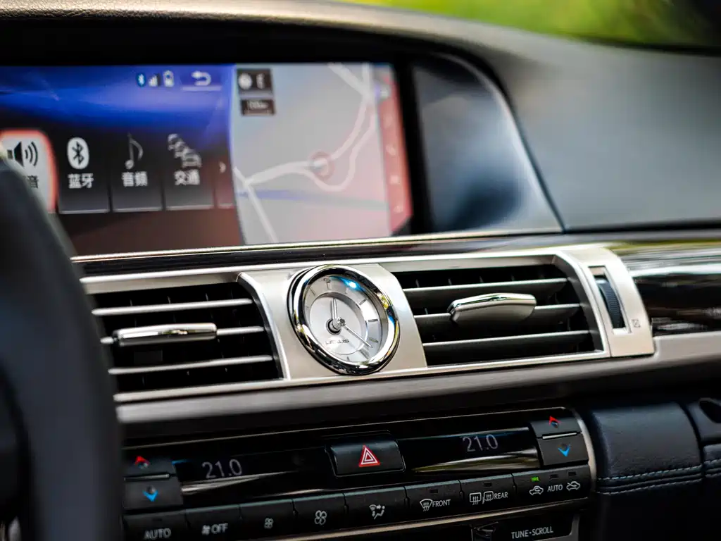 Lexus LS 2016 — фото 17