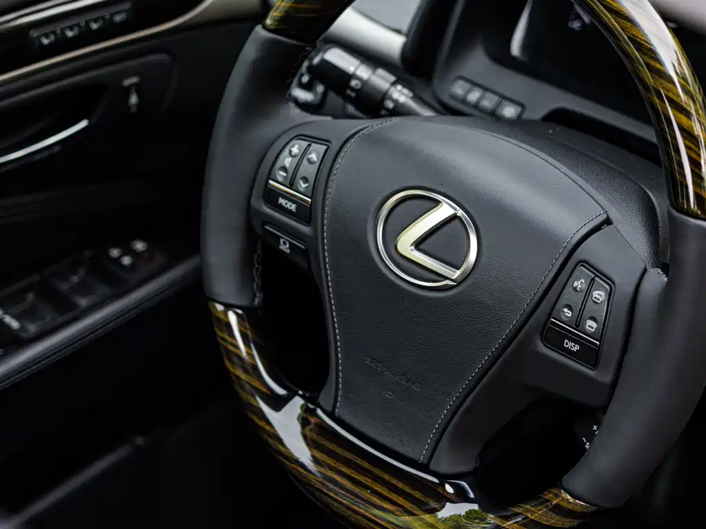 Lexus LS 2016 — фото 10
