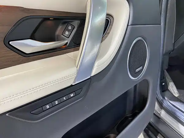 Land Rover Discovery Sport 2021