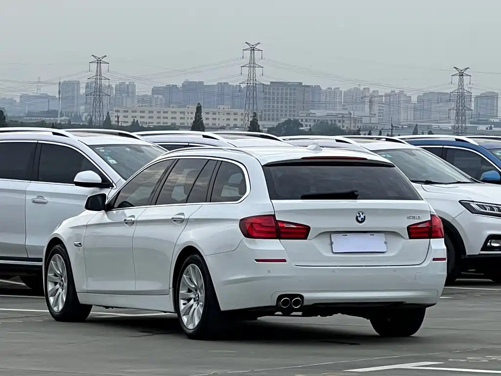 BMW 5 Series 2012 — фото 11