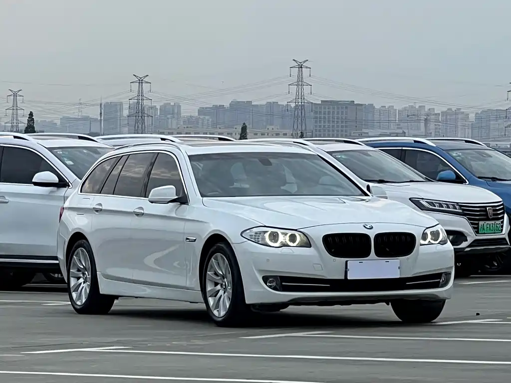 BMW 5 Series 2012 — фото 10