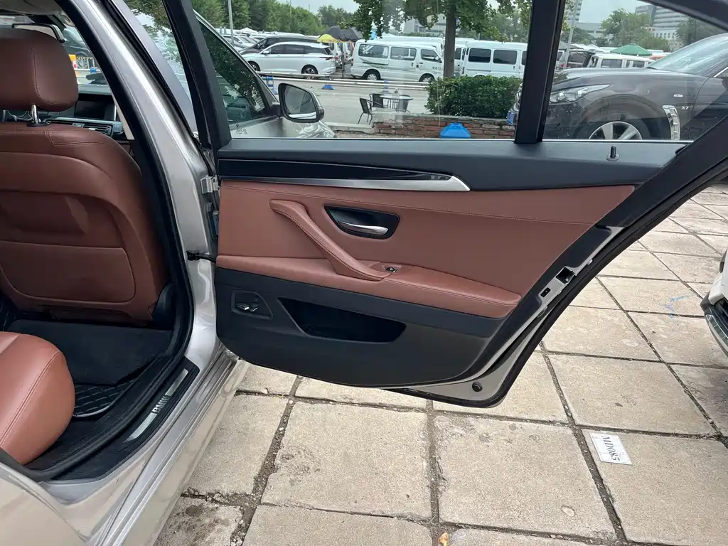 BMW 5 Series 2016 — фото 13
