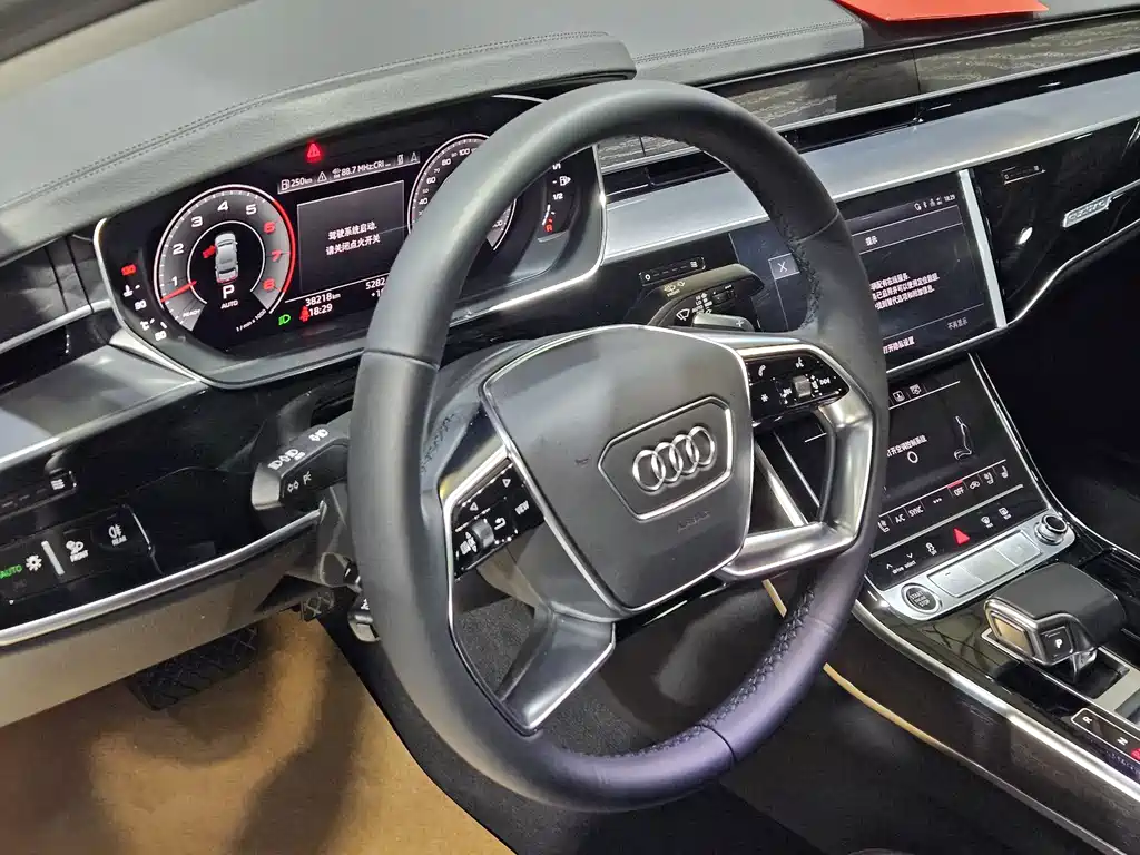 Audi A8 2022 — фото 10