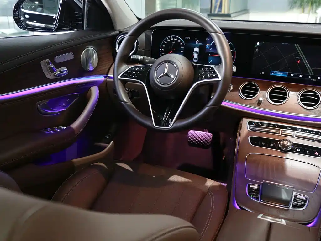 Mercedes-Benz E-Class 2023 — фото 11