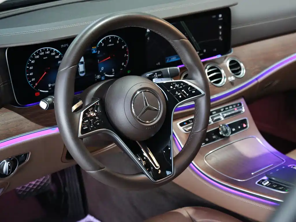 Mercedes-Benz E-Class 2023 — фото 13