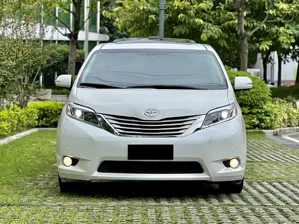 Toyota Sienna 2015
