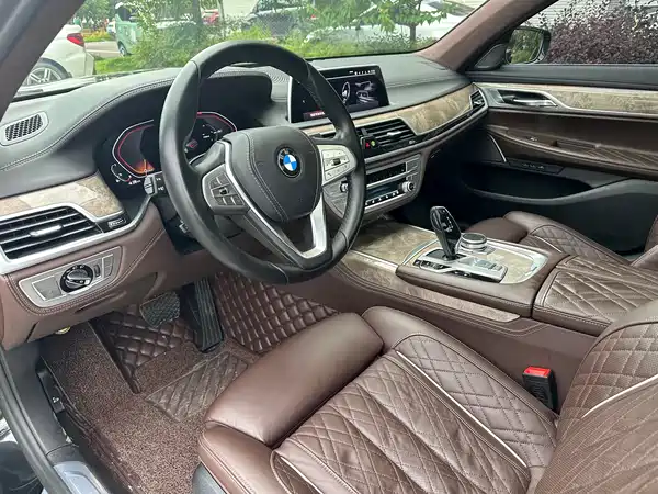 BMW 7 Series 2021