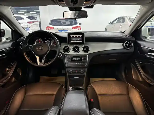 Mercedes-Benz GLA 2015