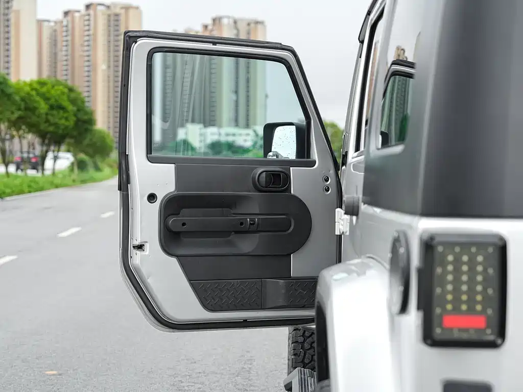 Jeep Wrangler 2008 — фото 12