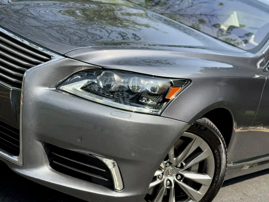 Lexus LS 2016 — фото 12
