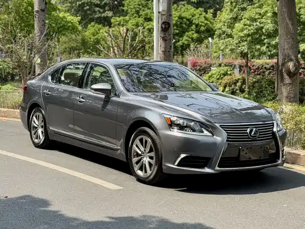 Lexus LS 2016