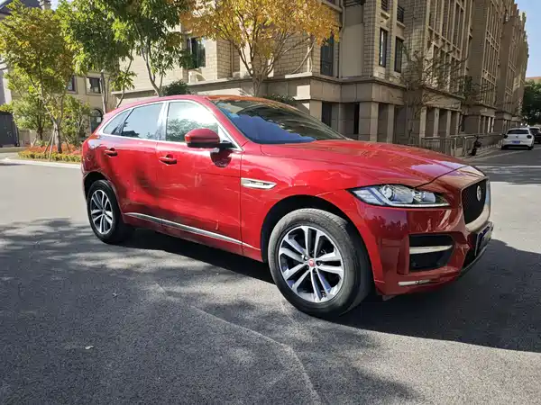 Jaguar F-PACE 2016