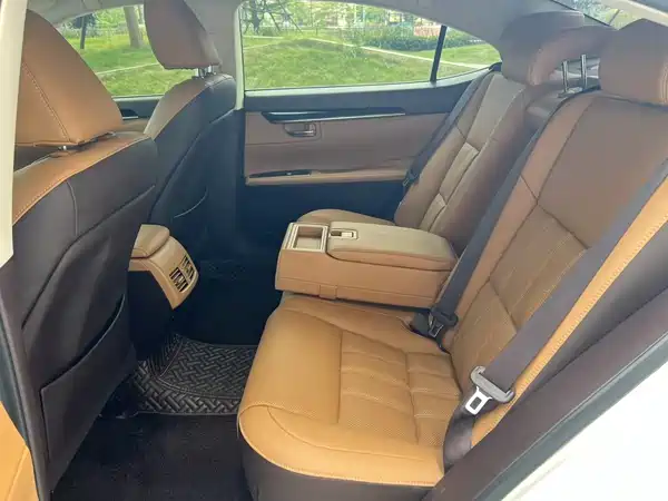 Lexus ES 2016