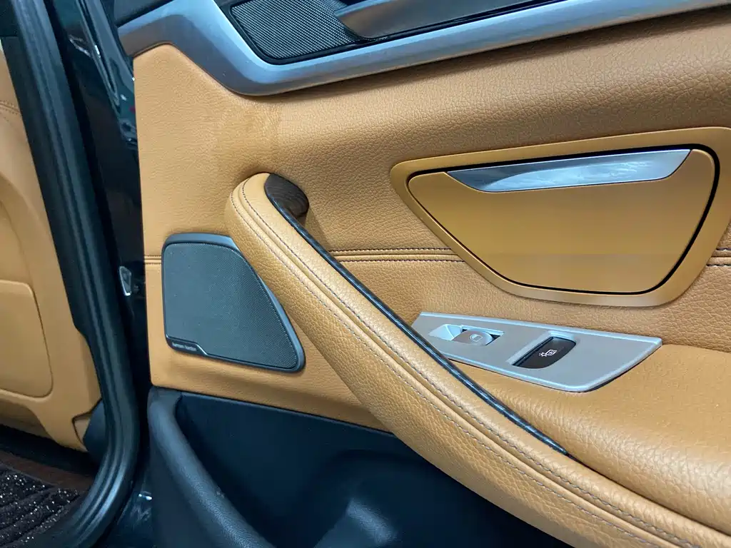 BMW 5 Series 2017 — фото 19