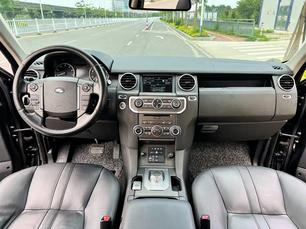 Land Rover Discovery 2015 — фото 8