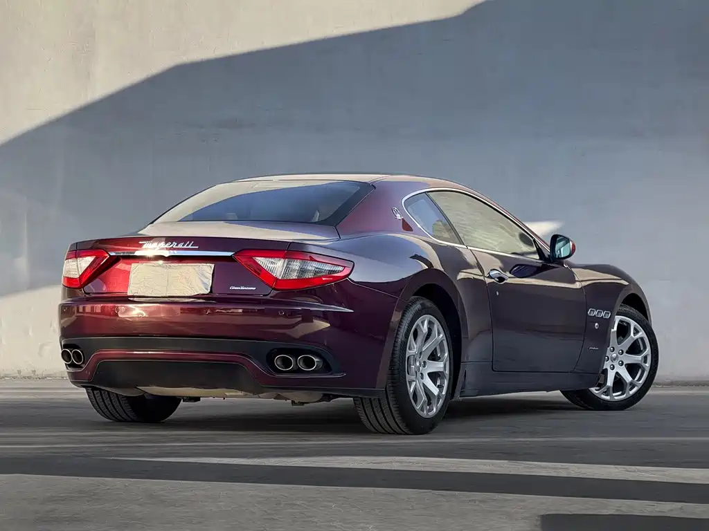 Maserati GranTurismo 2018 — фото 17