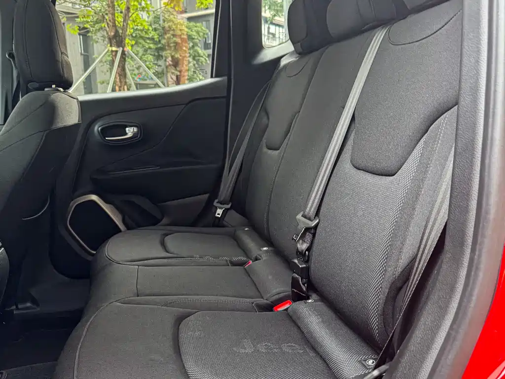 Jeep Renegade 2019 — фото 11