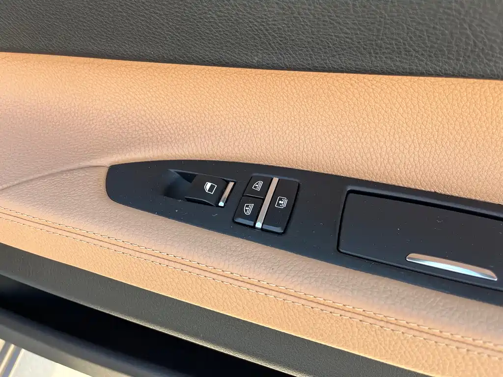 BMW 7 Series 2010 — фото 17