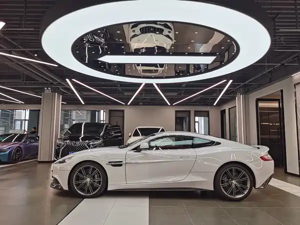 Aston Martin Vanquish 2014