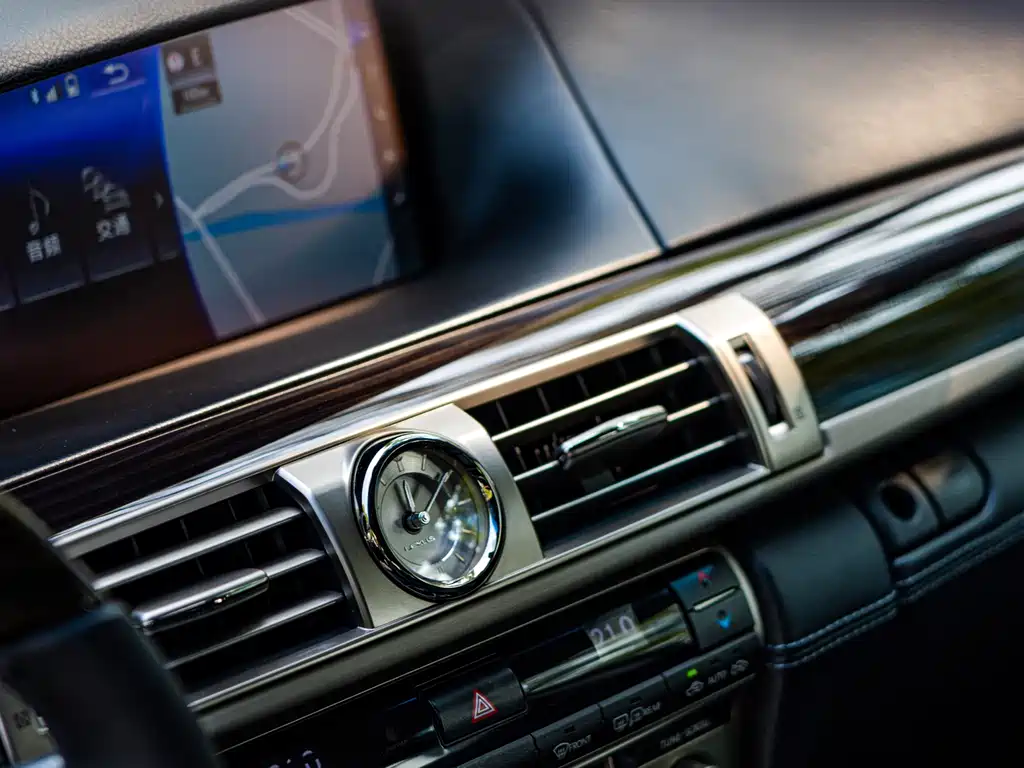Lexus LS 2016 — фото 15