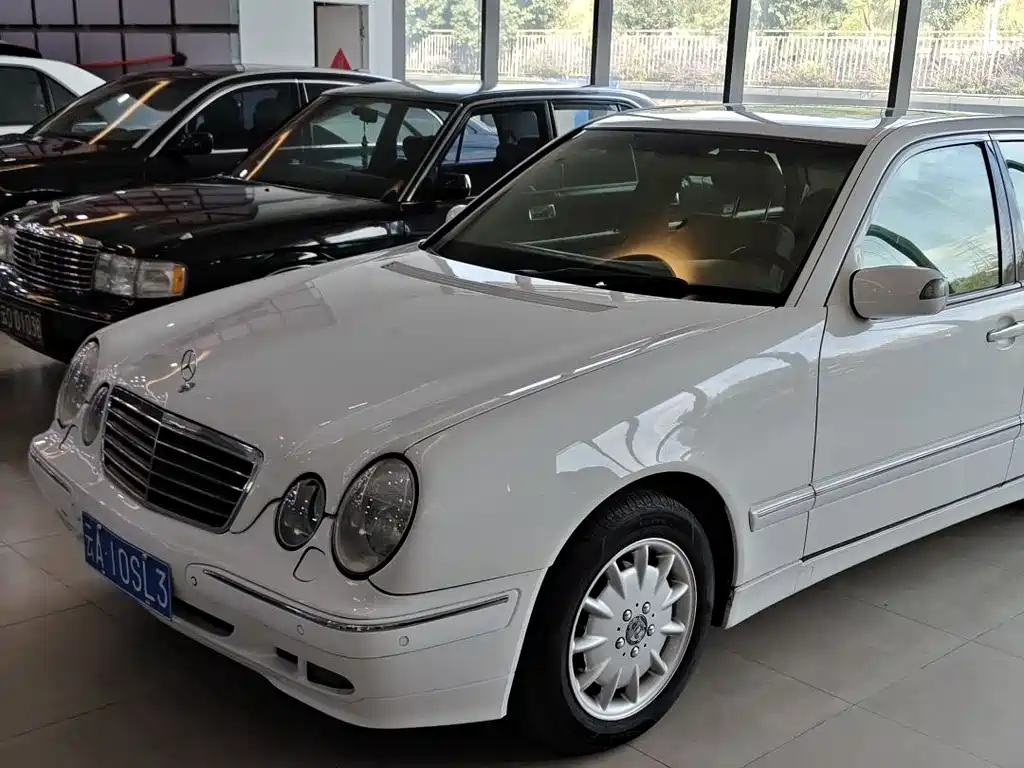 Mercedes-Benz E-Class 2001 — фото 3