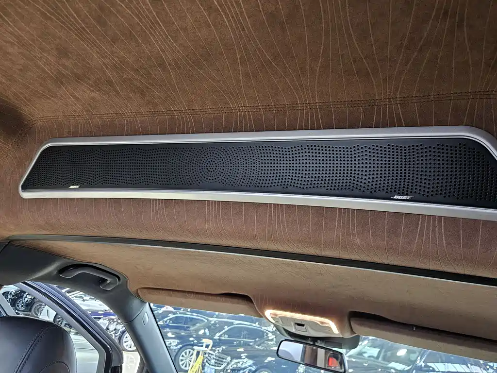 Mercedes-Benz V-Class 2018 — фото 20