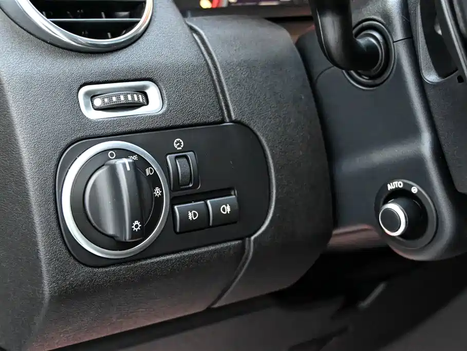 Land Rover Discovery 2016 — фото 17