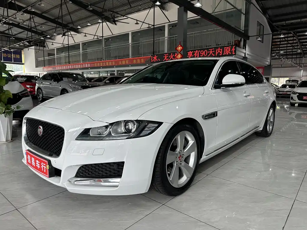 Jaguar XFL 2018 — фото 1