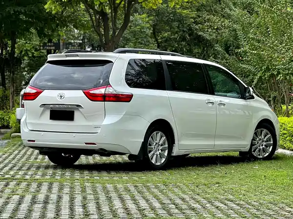 Toyota Sienna 2015