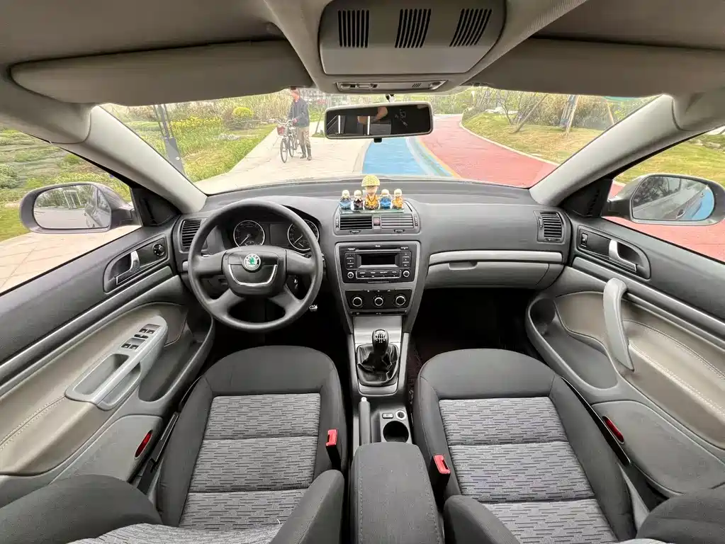 Skoda Octavia 2013 — фото 16