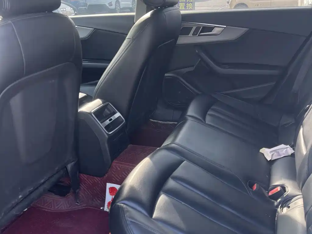 Audi A4L 2018