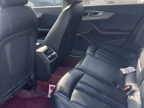 Audi A4L 2018