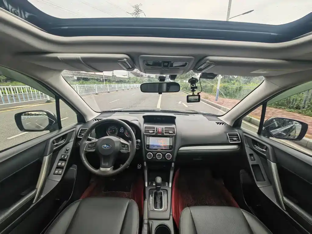 Subaru Forester 2015 — фото 10