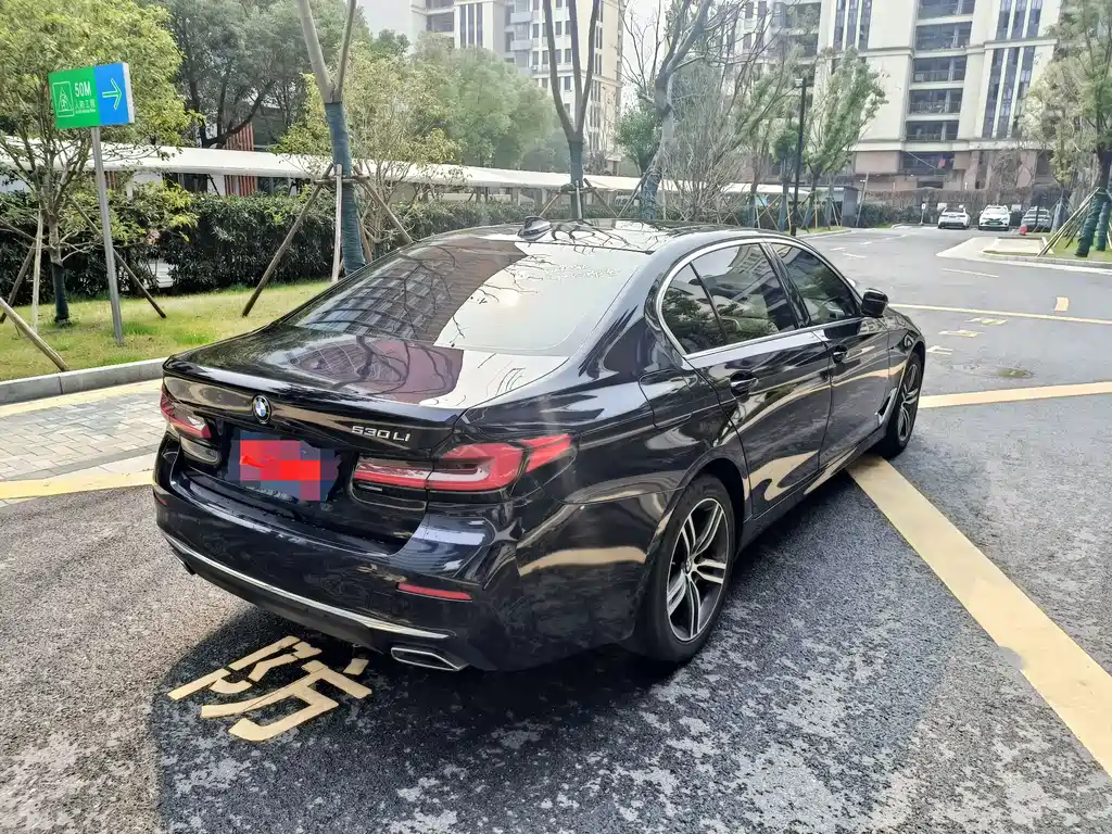 BMW 5 Series 2021 — фото 10
